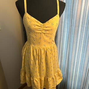 Hollister women’s size S Yellow Floral Sundress